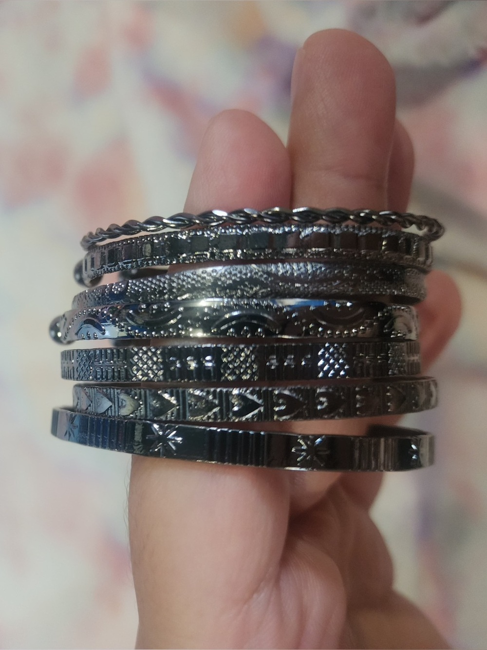 *SOLD ON DEPOP* Set of 7 Textured Silver Stackable Bangle Bracelets